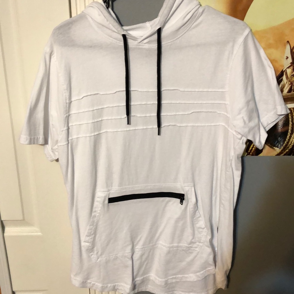 Short sleeve hoodie with zipper pocket